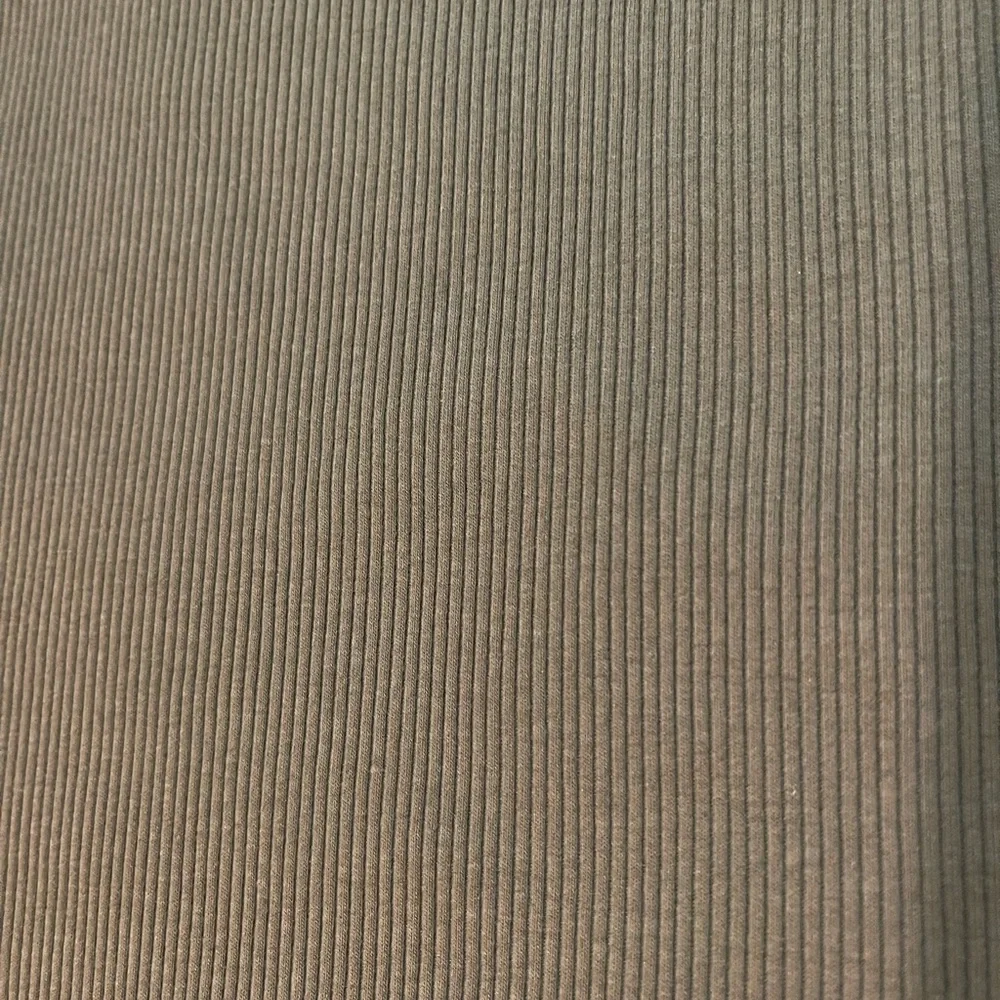 Express Olive Ribbed Crop Top - Picture 2 of 4